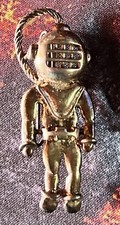 RARE BROCHE VINTAGE SCAPHANDRIER PLAQUÉ ARGENT 