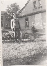 Photo soldats allemands WWII Officier pose avec décorations et dague - 4565