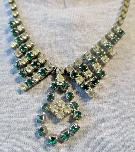 Ancien collier couleur argent