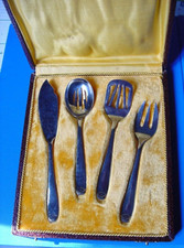 SERVICE DE TABLE QUATRE PIECES "LUMEN" ACIER INOX