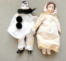 DEUX POUPEES DONT UN PIERROT
