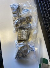 Lot de 41 borniers de terre