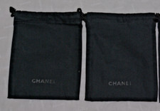 CHANEL 2 SUPERBES PETITES POCHETTES HOUSSE POUR ACCESSOIRES EN TISSU NOIR NEUF