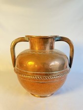 Canne à lait ancienne , en cuivre jaune martelé ou cruche à poignée