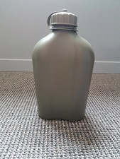 Gourde en plastique 1,3 litres