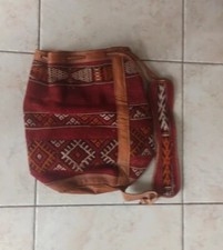 Sac à dos avec une bretelle en cuir véritable+ tissage artisanal