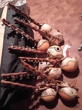 petit n'goni a 8 à cordes .