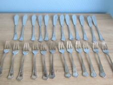 Service a poisson en métal