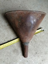 O4- Ancien entonnoir ovale