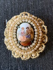 Ancienne broche peinte à la