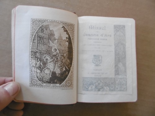 Livre religieux missel - –,