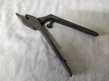 Ancienne Pince à Avoyer