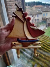 Sculpture bateau en métal peint pour suspendre les clefs, bijoux etc ... Vintage