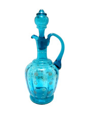 Ancienne carafe avec anse en verre bleu émaillé