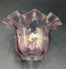 Petite tulipe de lampe à pétrole émaillée violette motif floral 1900