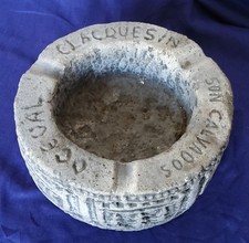 ANCIEN CENDRIER PUBLICITAIRE EN PIERRE "CLAQUESIN SON CALVADOS OGEVAL