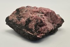 Rhodonite brute grande taille, Madagascar 12.5cm