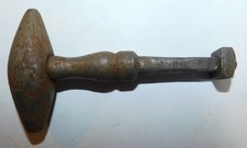 ANCIENNE POIGNÉE EN FONTE CARRÉ DE 7 .XIXe/XXe. SERRURE LOQUET CLENCHE PORTE 25