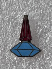 Pin’s Loulou Cacharel Parfum Flacon Turquoise Et Rouge