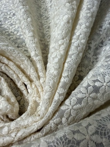 Robe tissu brodé - tissu,