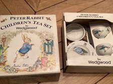 Wedgwood Peter Rabbit Tea Set pour enfant : 2 tasses, 2 soucoupes, 2 assiettes