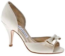 $75 CAPARROS Duet Satin Pump ~