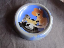 LE LOUP ET LA PIN UP  CENDRIER