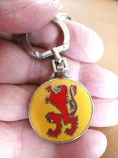 Ancien porte clé Augis métal émaillé Bière Beaufort Brasserie Cameroun Afrique.