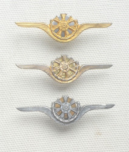 Lot insignes mécaniciens - insignes,