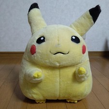 Peluche Pokemon Pikachu échelle 1/1 Tomy Collectible