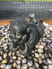 Statue de jardin moine couché