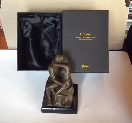 Statuette baiser après - statuette, d'après