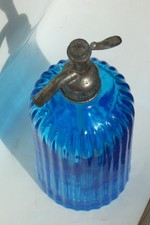 SIPHON. Rare forme pour ce superbe siphon  à stries bleues.