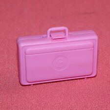 Valise rose pour poupée