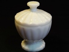 Sucrier en opaline de foire