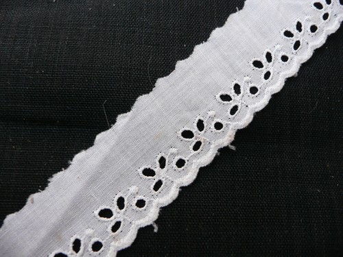 Dentelle blanche ancienne - ,