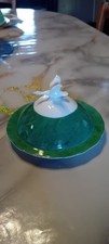 magnifique beurrier porcelaine vert et blanc "poignée" oiseau - peint à la main