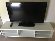 télé Philips  et meuble télé .En très bon état.Télé 107 cm en diagonale