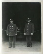 PHOTO ANCIENNE - VINTAGE SNAPSHOT - TRANSPORT CHAUFFEUR UNIFORME BUS SNCF TRAIN