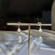 boucles d'oreilles clous perles de culture blanche pendantes dorée à l'or fin