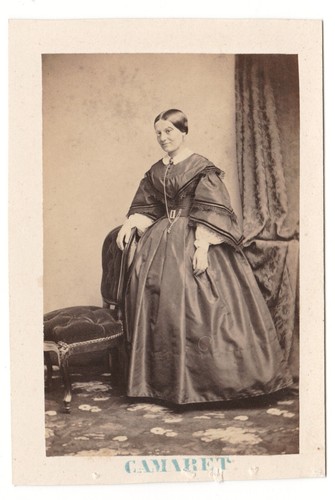 Jeune femme robe - , crinoline