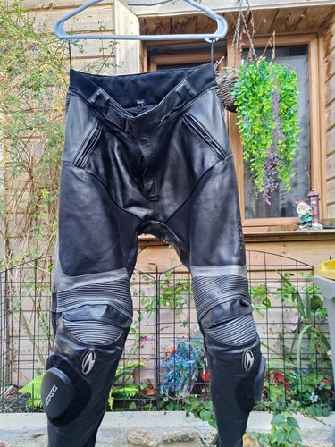 Pantalon moto cuir - 🏍️,