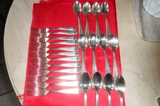 DOUZE FOURCHETTES ET DOUZE