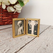 Cadre de photo vintage double en laiton repoussé avec ses verres 1950s France