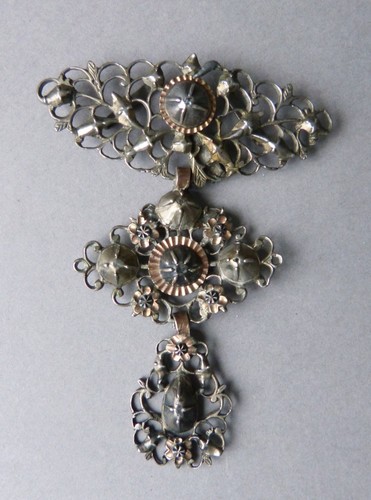 Croix pendentif papillon