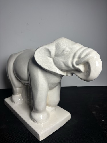 Statuette éléphant - , en