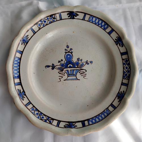 Grand plat ancien cul noir - plat, "cul