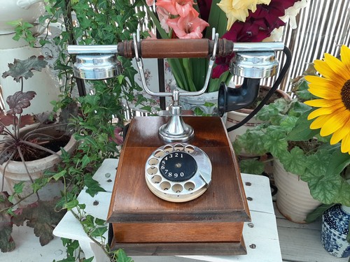 Ancien téléphone vintage - vintage, en