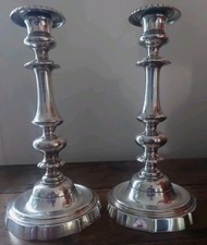 Paire de bougeoirs flambeaux