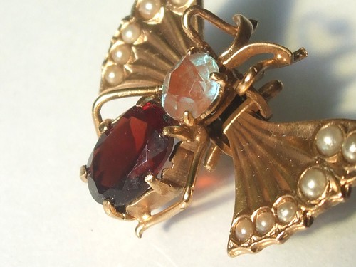 Belle petite broche papillon - petite,